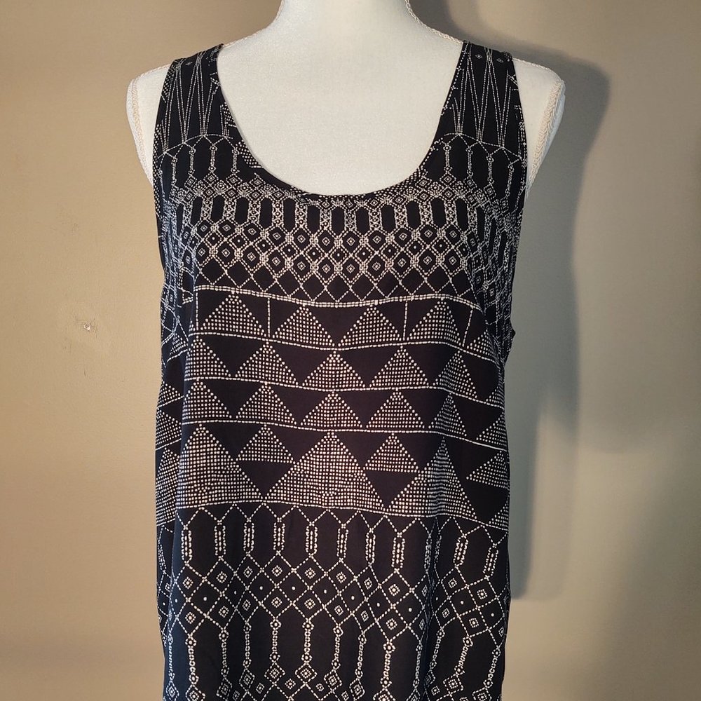 H&M WOMEN SLEEVELESS GEOMETRIC TOP - SIZE 10